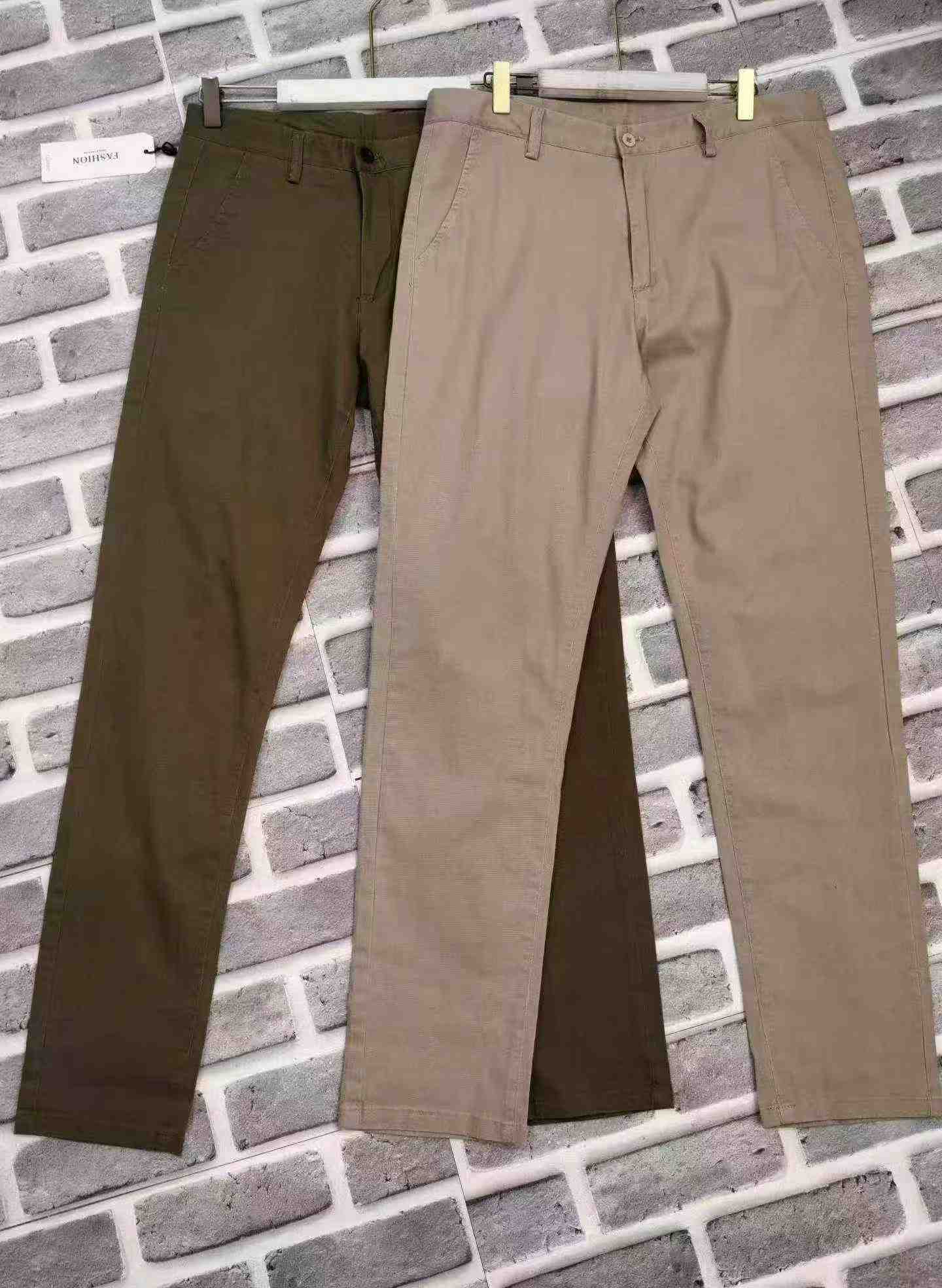 Environ 230 pièces de pantalons décontractés en coton pour hommes - Image 3