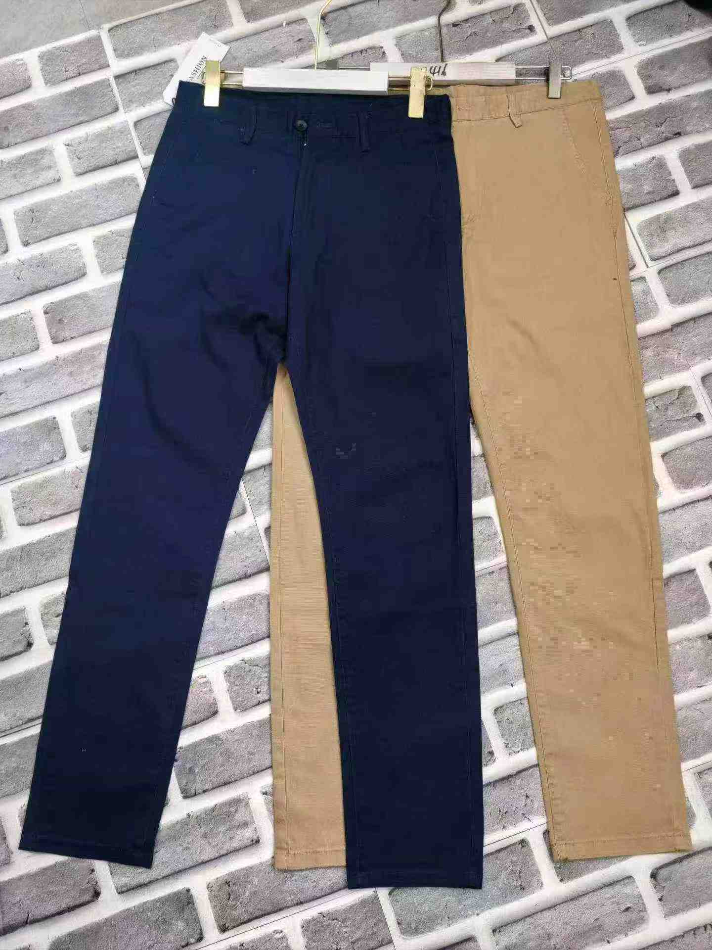 Environ 230 pièces de pantalons décontractés en coton pour hommes - Image 4