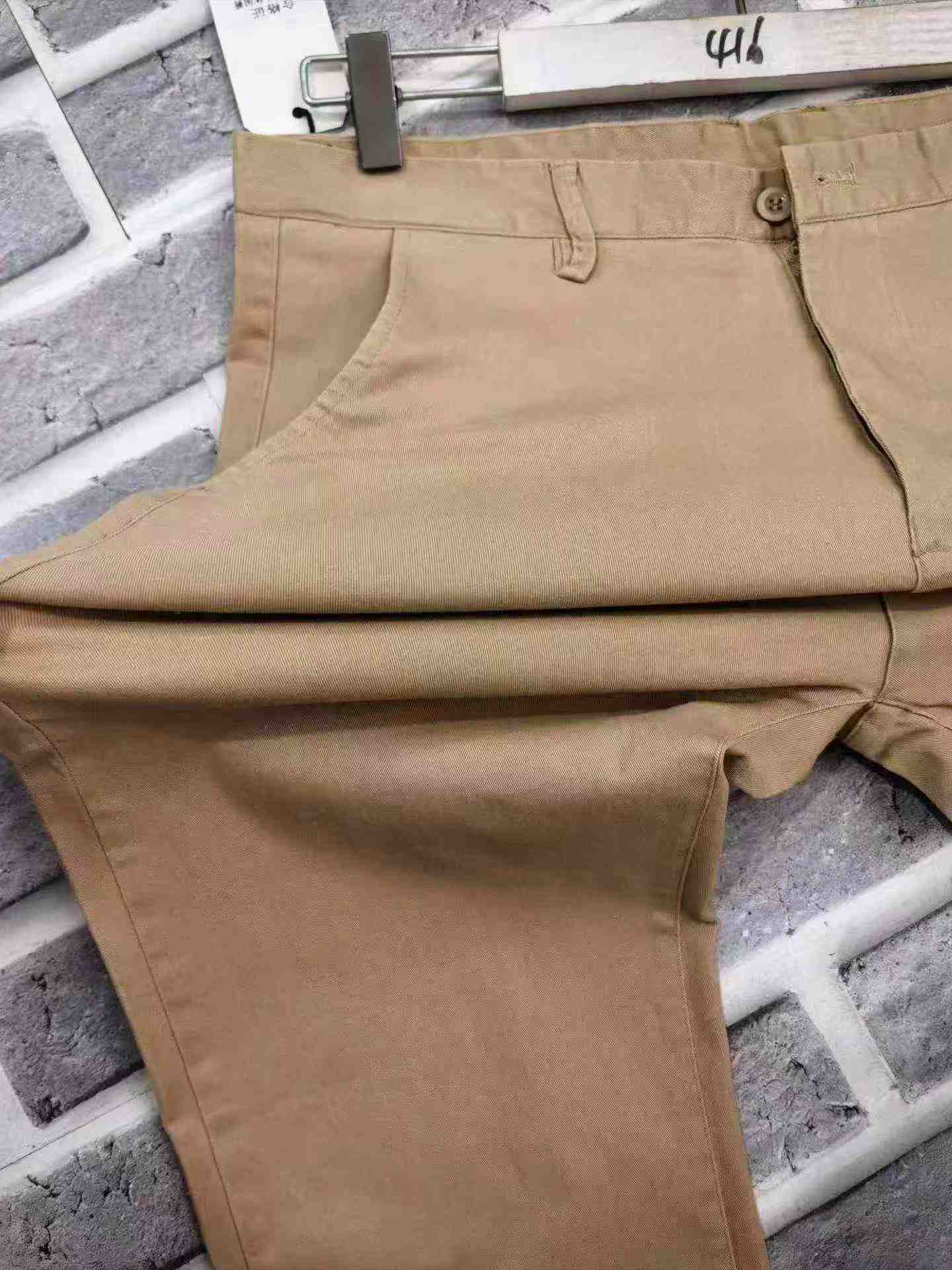 Environ 230 pièces de pantalons décontractés en coton pour hommes - Image 6