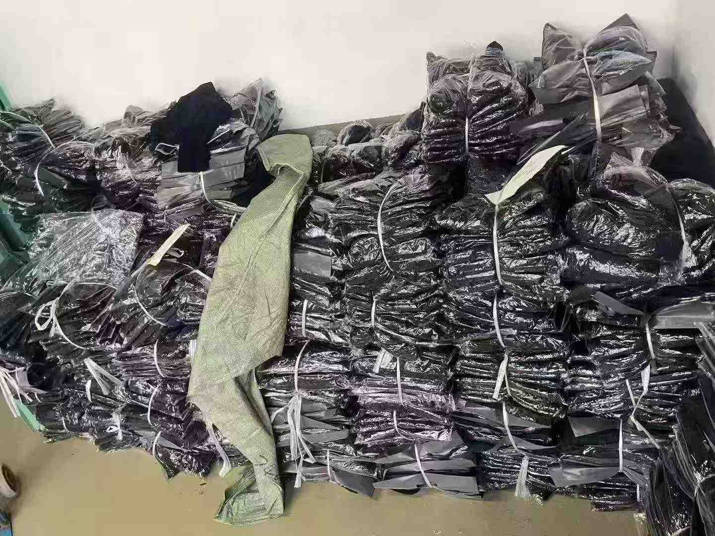 تي شيرت رجالي جديد مطرز من المخمل الذهبي برقبة دائرية وأكمام طويلة، 1680 قطعة - Image 9