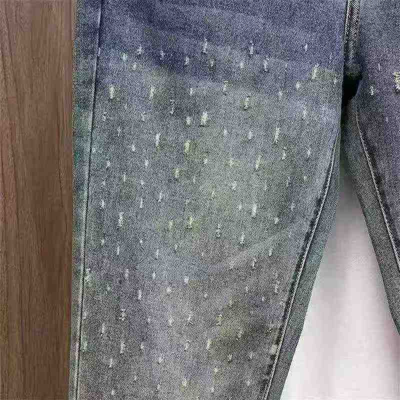 About 400 Pcs Men's Light Blue Stretch Tapered Jeans - Image 4