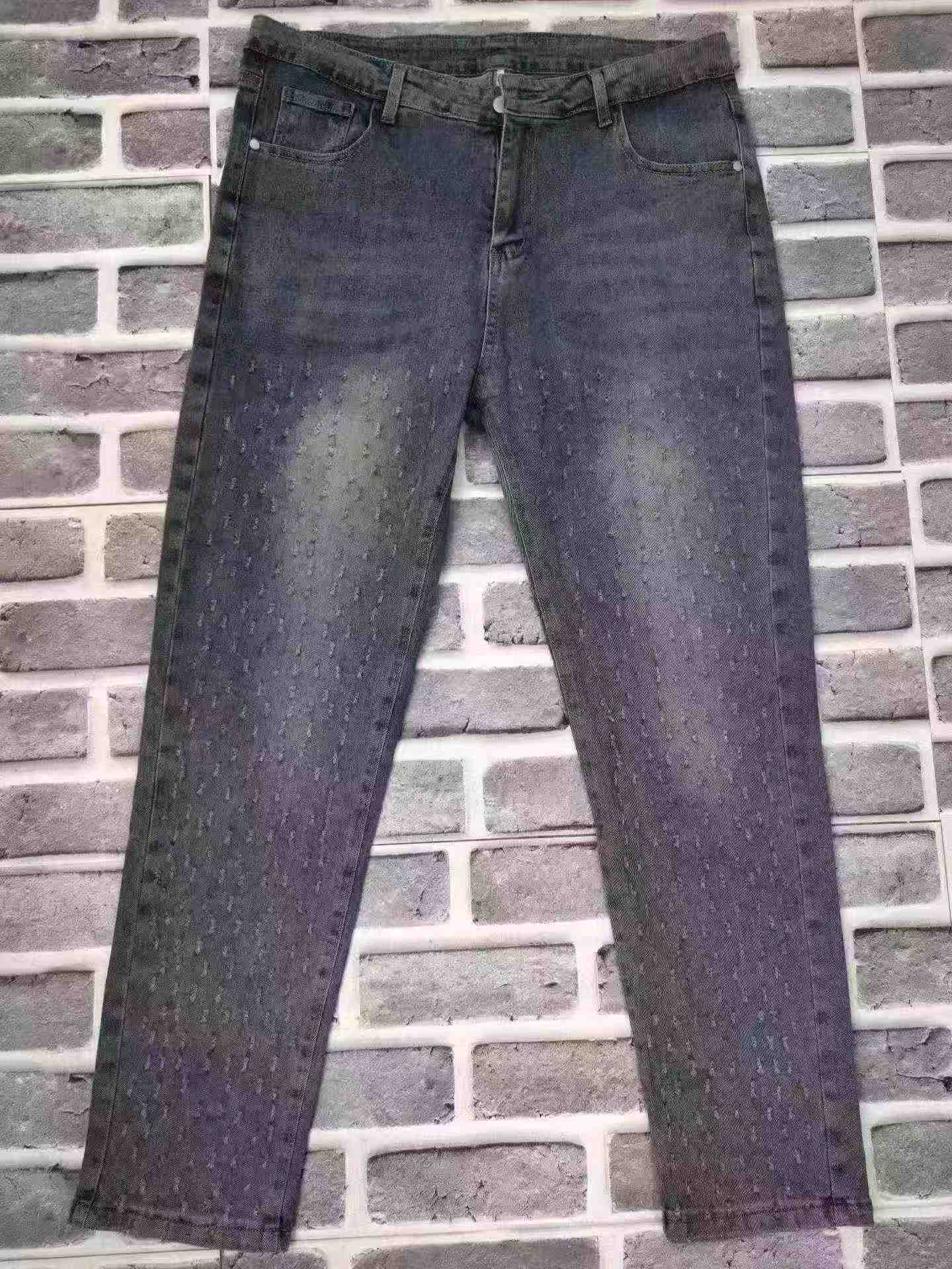 About 400 Pcs Men's Light Blue Stretch Tapered Jeans - Image 5