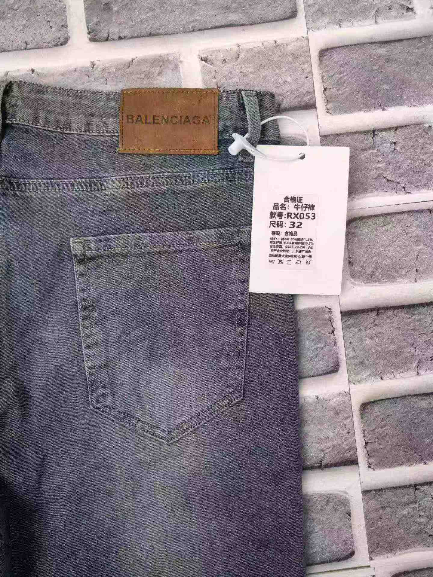 About 400 Pcs Men's Light Blue Stretch Tapered Jeans - Image 6