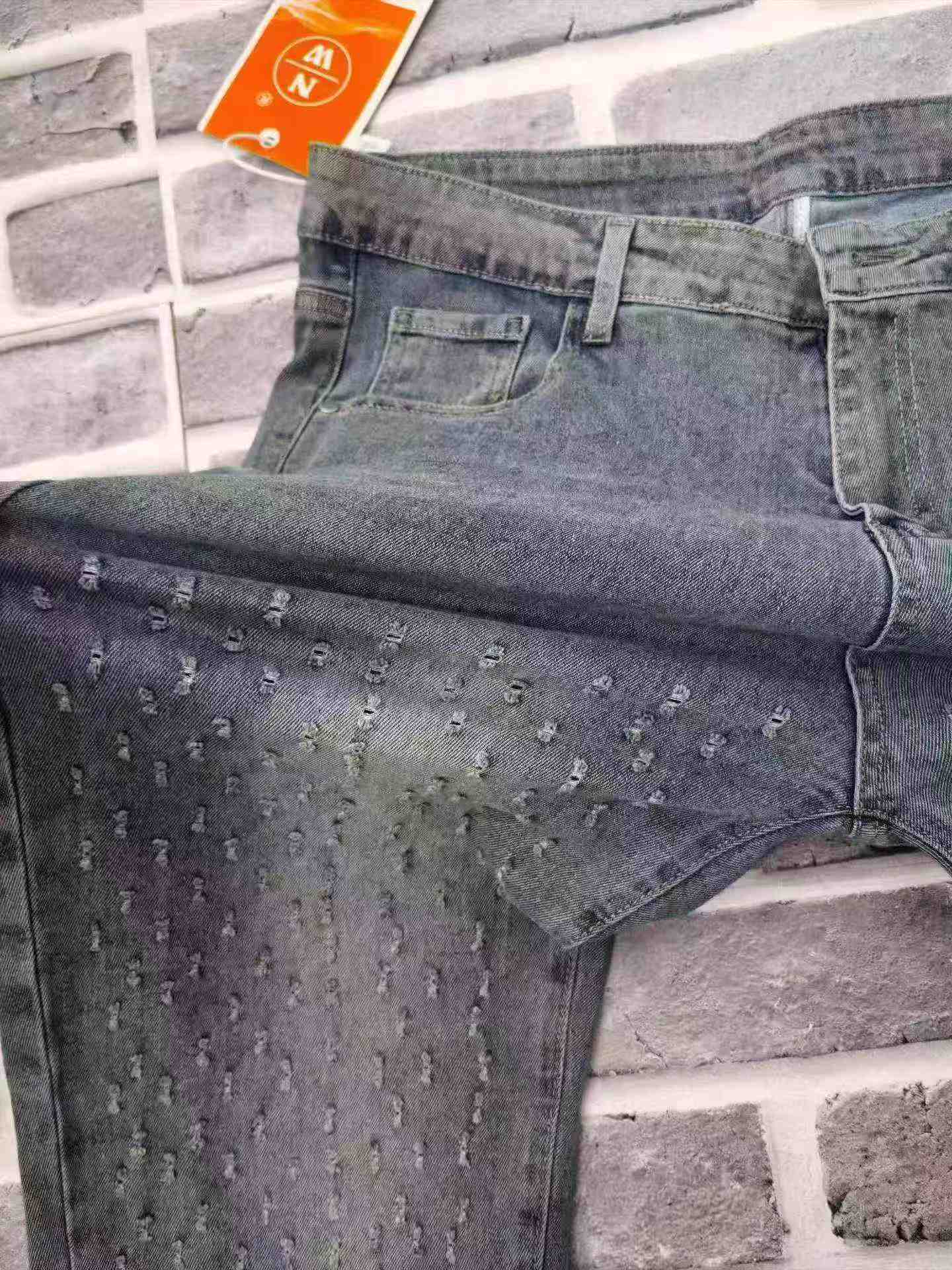 About 400 Pcs Men's Light Blue Stretch Tapered Jeans - Image 7