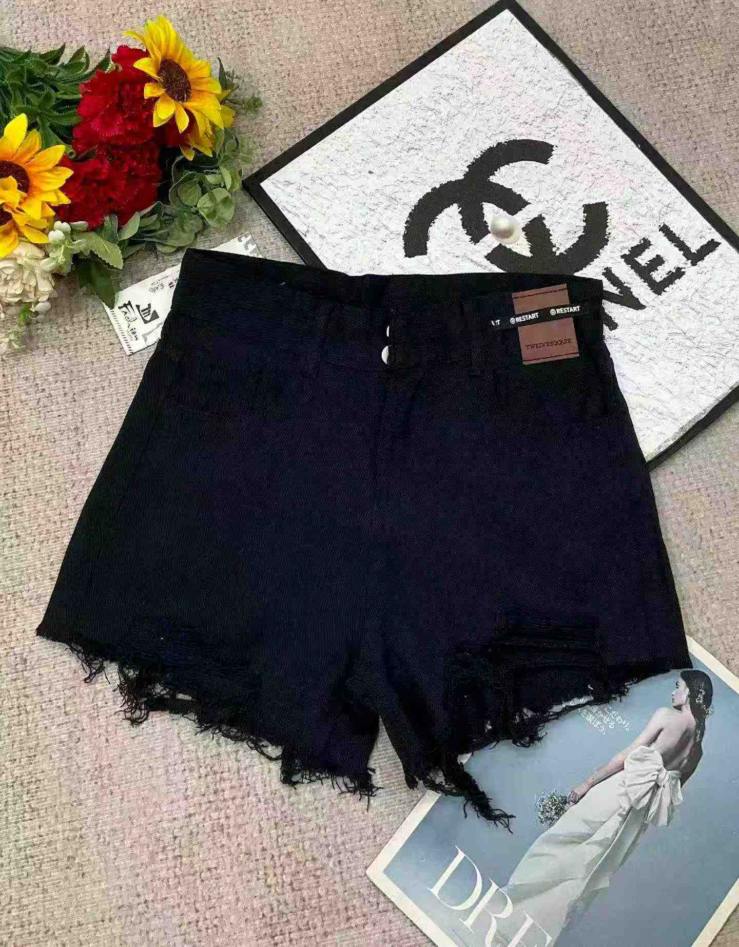 Novidade de Verão Versátil, Shorts Jeans de Cintura Alta, Perna Larga, Desfiados Pretos, Cerca de 1280 Peças - Image 2