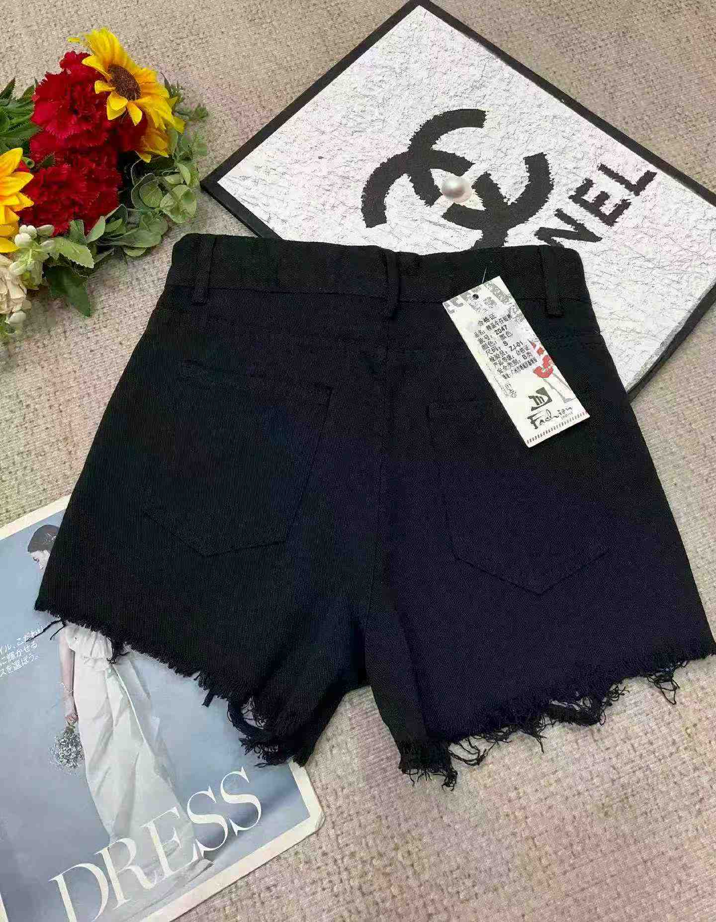 Novidade de Verão Versátil, Shorts Jeans de Cintura Alta, Perna Larga, Desfiados Pretos, Cerca de 1280 Peças - Image 4
