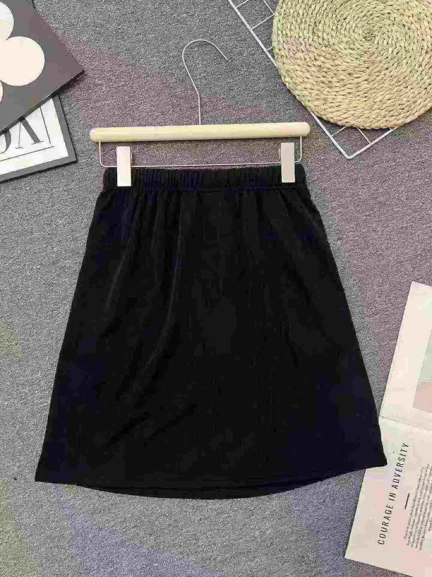 Black Women's Loose High Waist Ice Silk Sports Shorts 370PCS Size M-XXL - Image 6