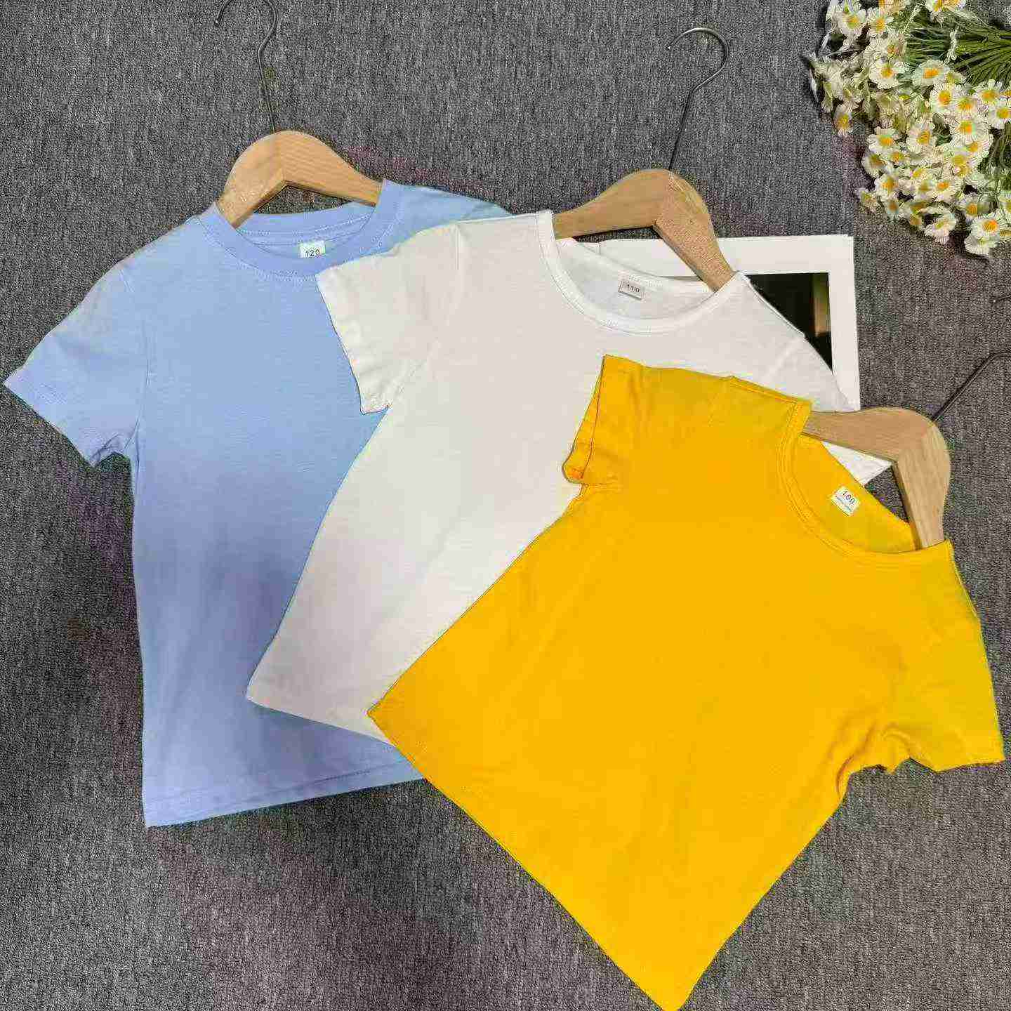 Cerca de 3300 Peças de Camisetas de Manga Curta 100% Algodão para Crianças - Image 6
