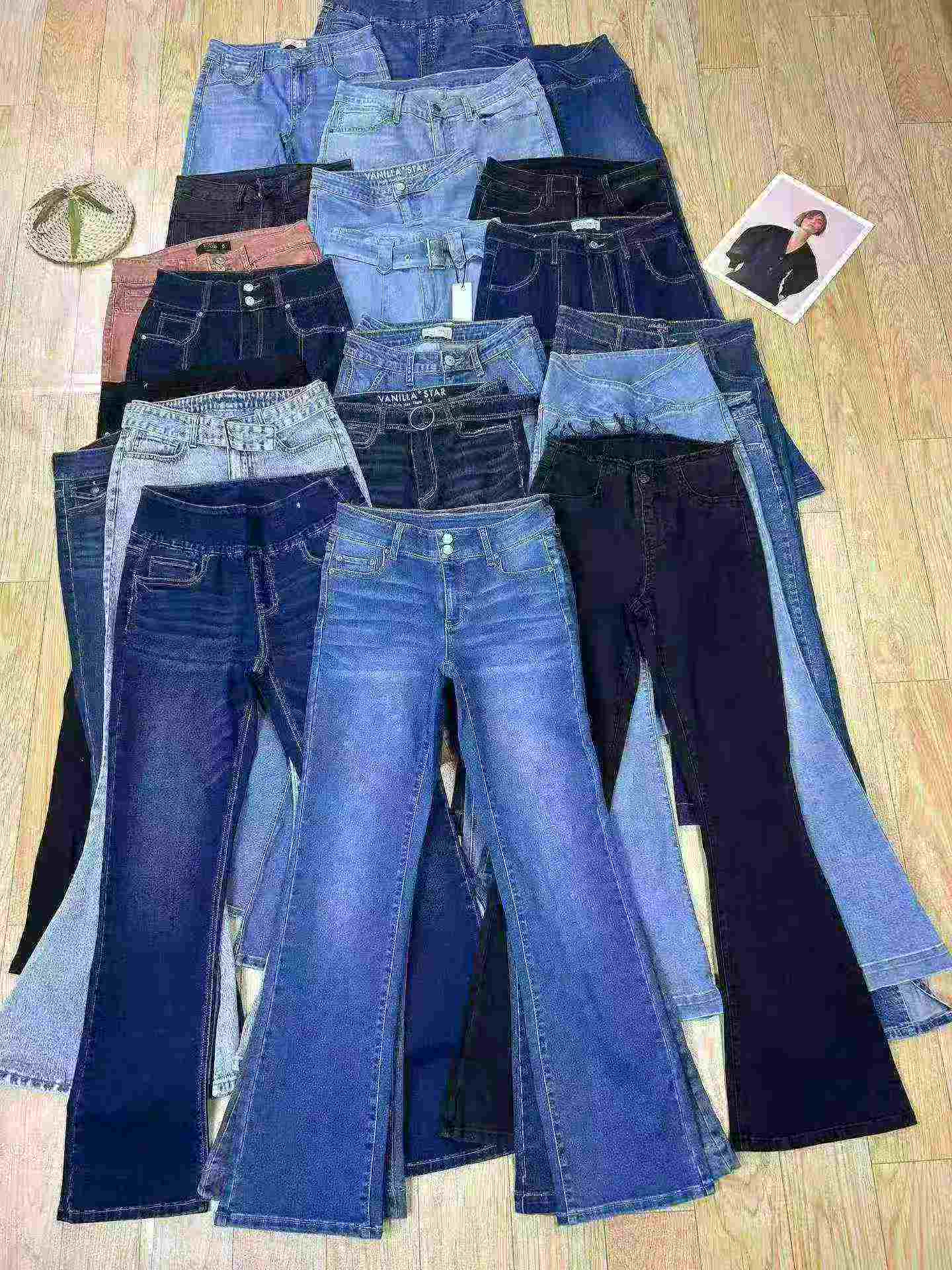 Borong 2665 Helai Seluar Jeans Wanita Pinggang Tinggi Regang Kembang - Image 9