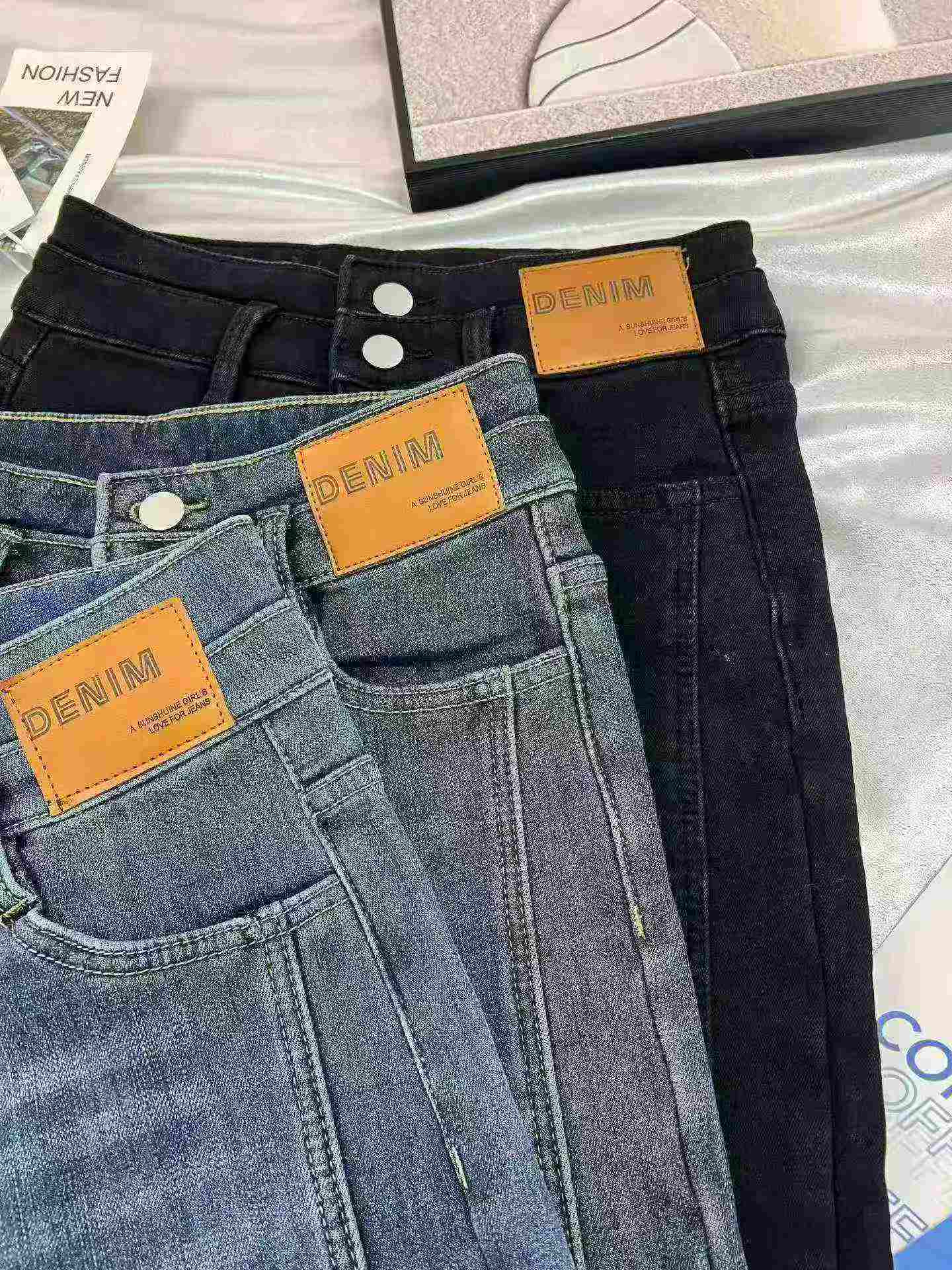 Women's Fleece Thickened Flared Jeans, 1360 Pieces Whole Lot - Image 9
