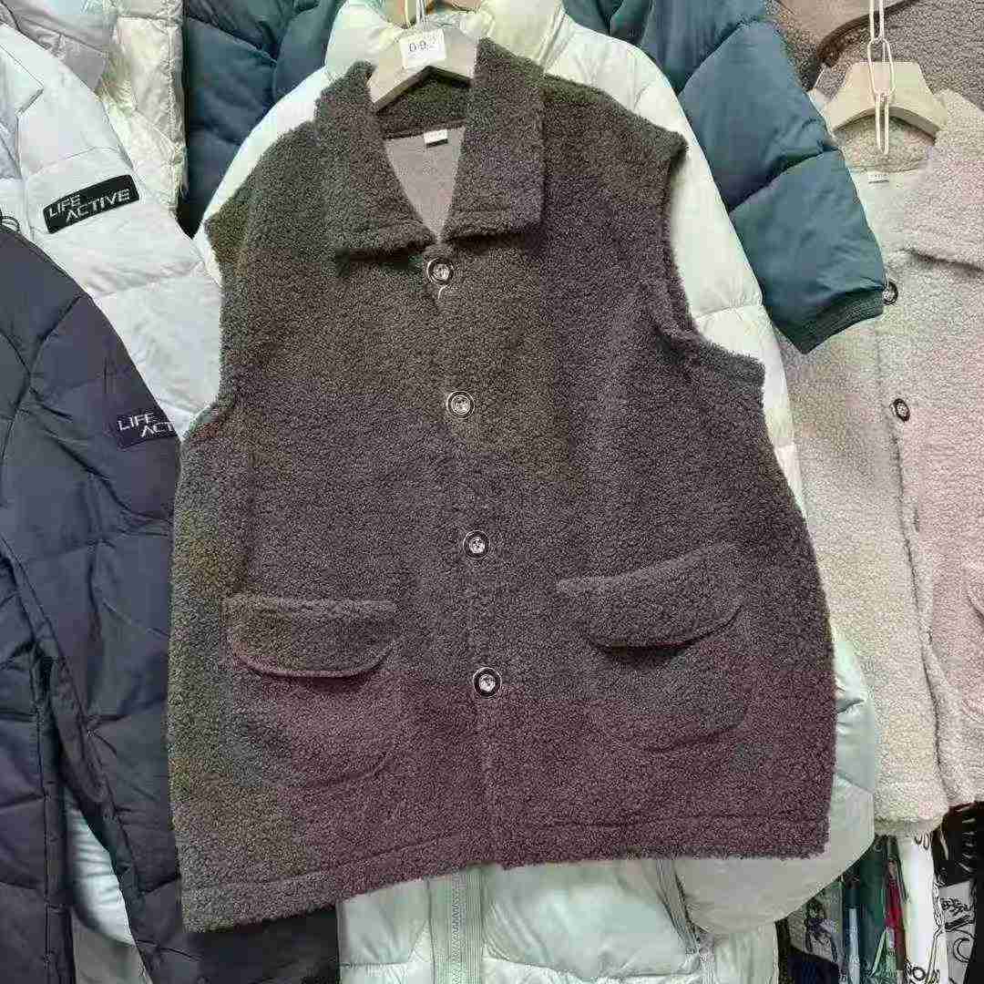 Colete exterior com forro grosso de sherpa, cerca de 300 peças - Image 8