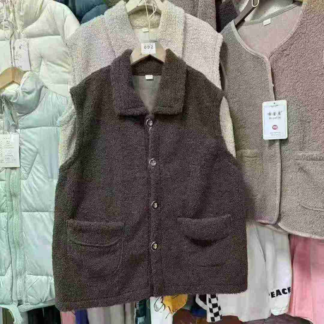 Colete exterior com forro grosso de sherpa, cerca de 300 peças - Image 9