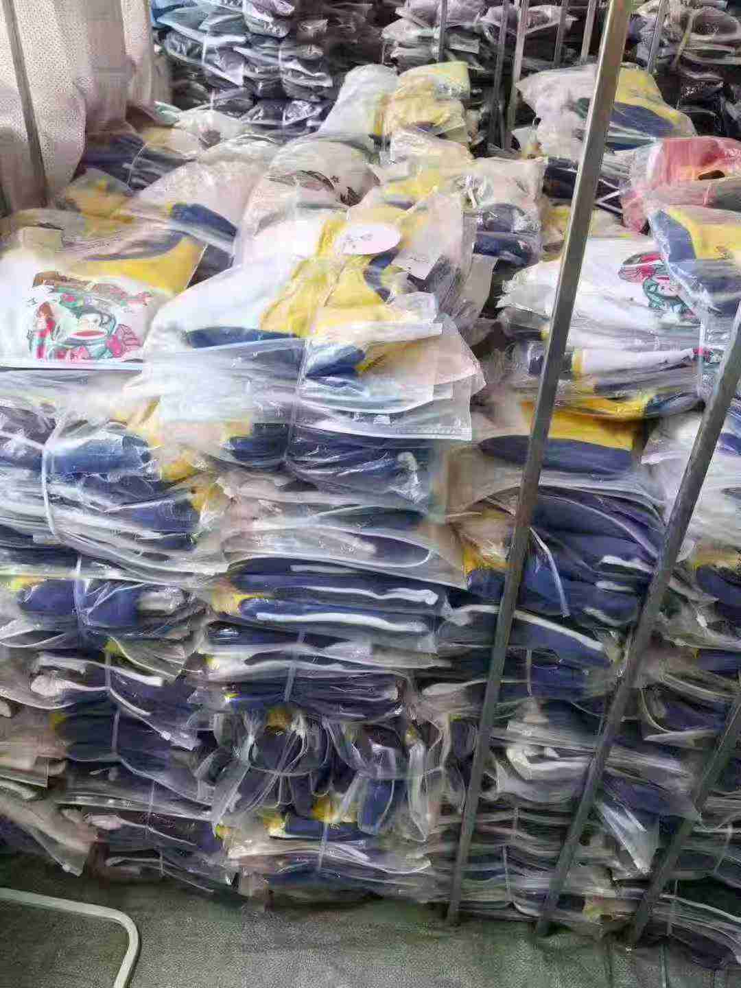 Around 800 Pcs Branded Fleece Lined Kids Hoodies - Image 5