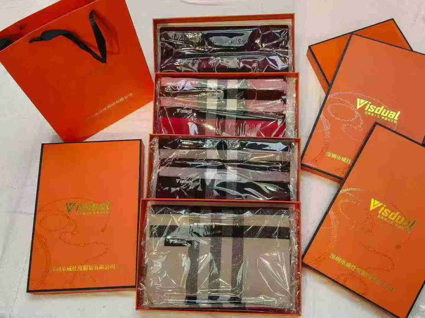 900 Peças de Lenços e Xales de alta gama da marca Visdual de Shenzhen, embalados em caixas de presente - Image 4
