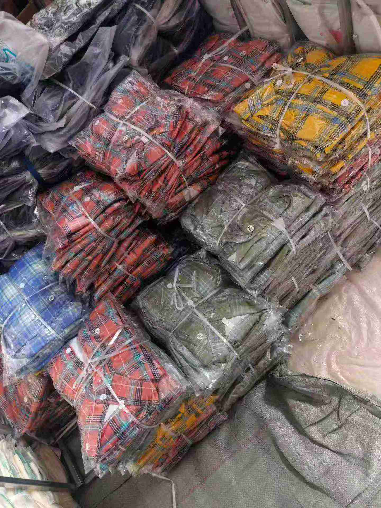 Cerca de 350 Peças de Camisas Xadrez de Manga Comprida para Crianças - Image 6