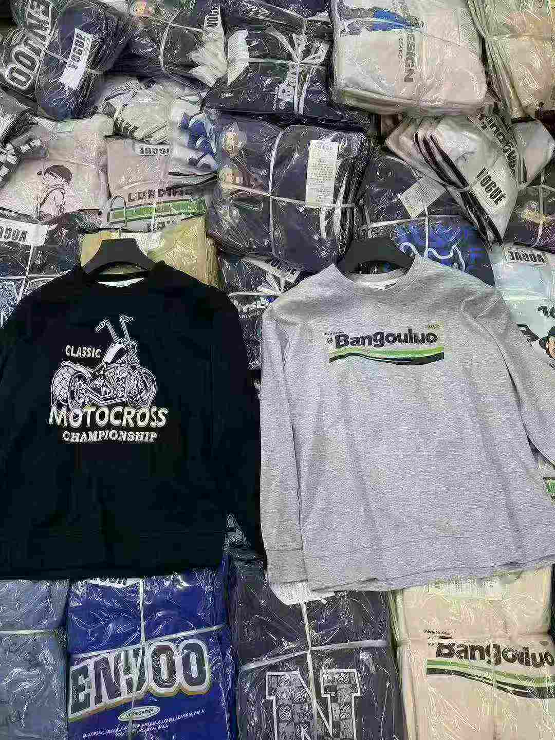 Sweatshirts à col ras du cou tendance pour hommes de marque VOGUE, 3 600 pièces, déstockage en gros - Image 5