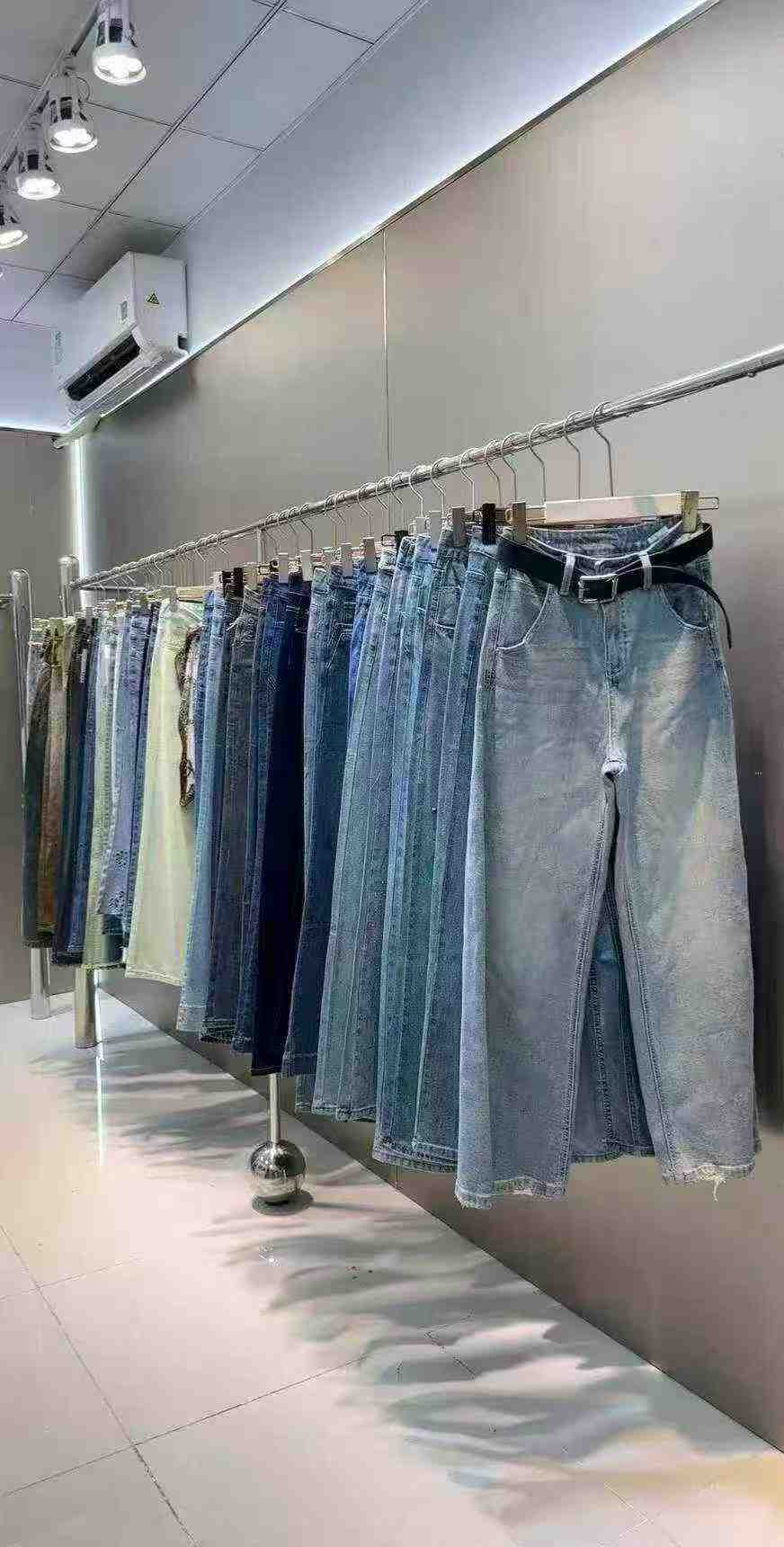 Wholesale Stock Summer Light Color Wide Leg Jeans - Image 2