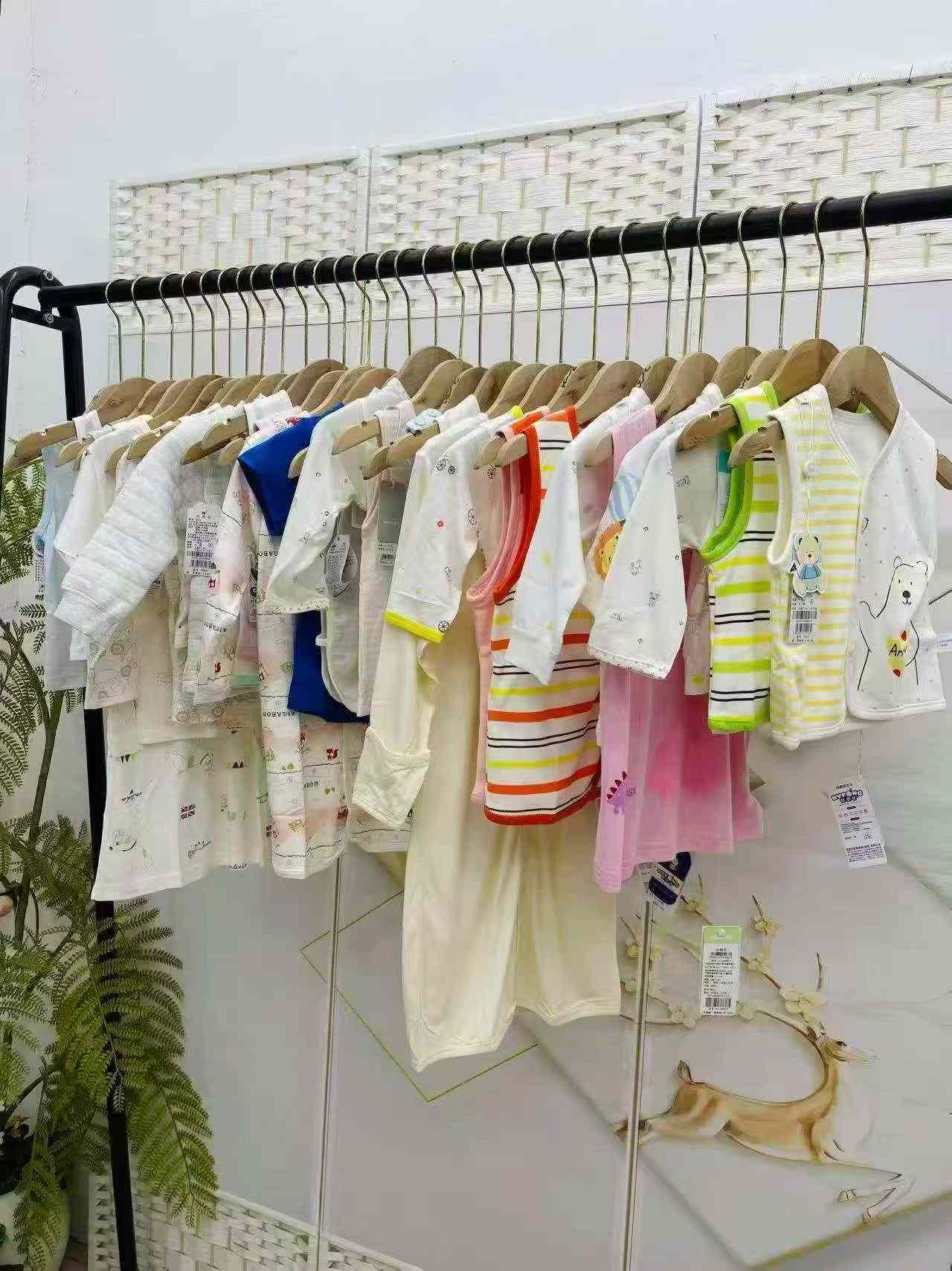 Branded Kids Tops, 2130 Pieces, Size 52-120, Individually Packed - Image 3