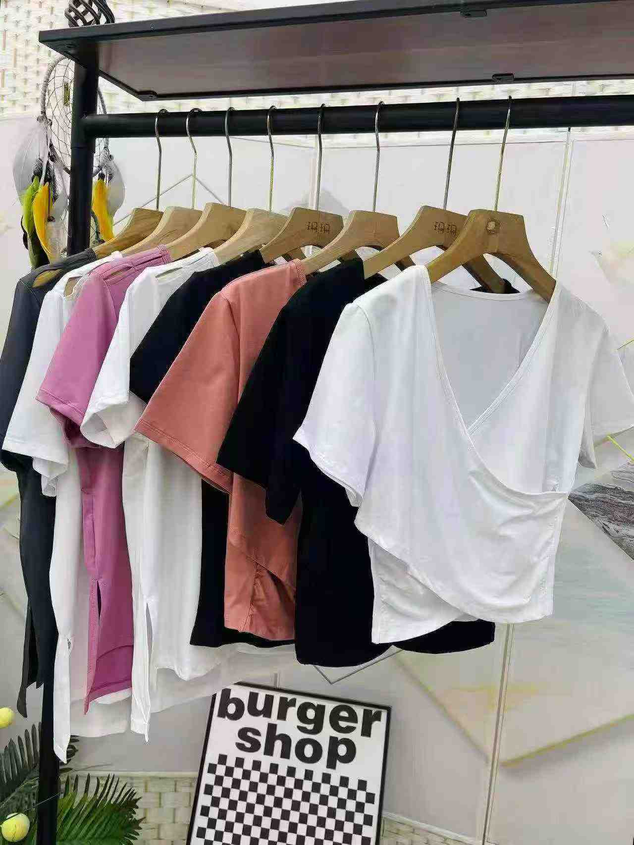 Women's Short Sleeve Tops, 1400 Pieces - Image 5