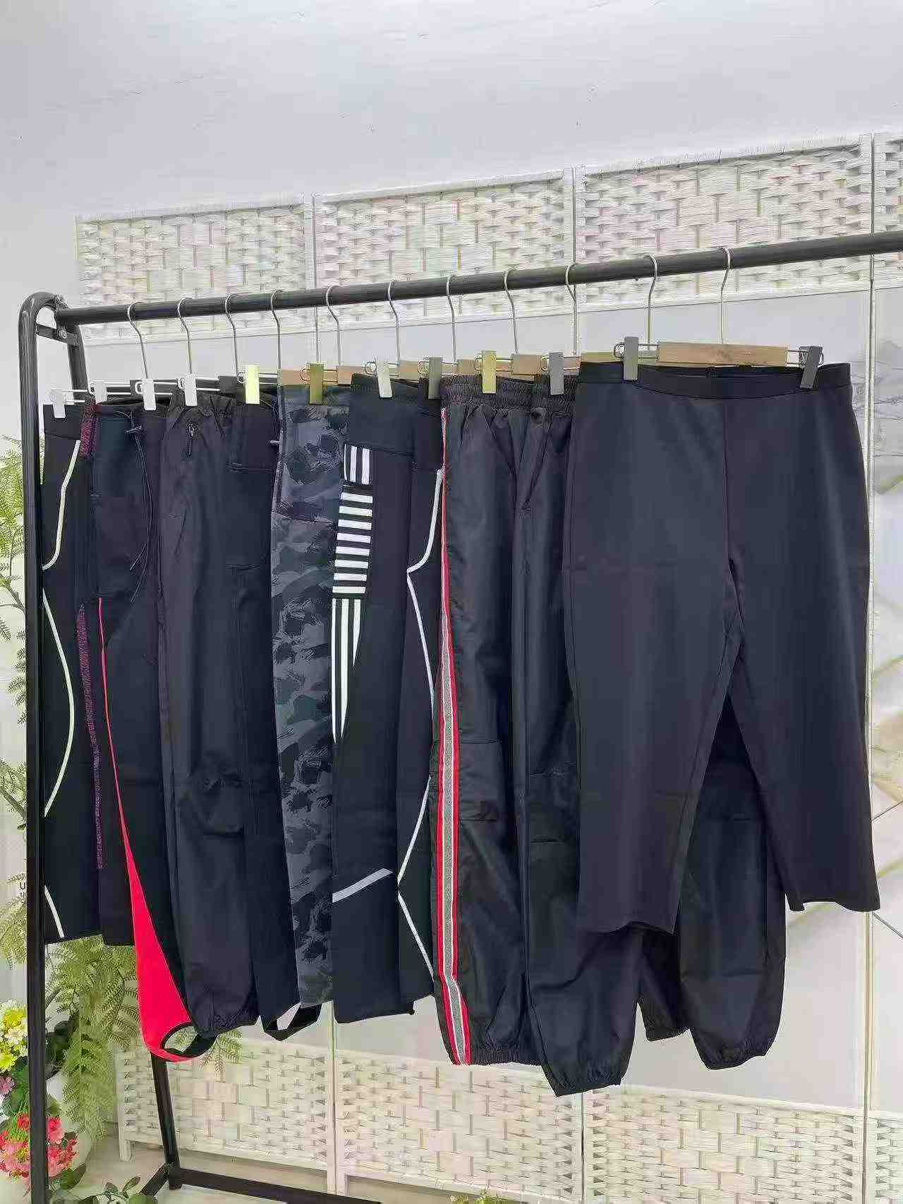 2547 Pcs Clearance Fitness Leggings - Image 4