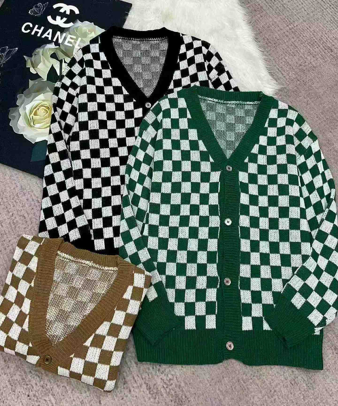 Autumn Winter Retro Checkerboard Loose Couple Cardigan Coat, About 1380 Pieces - Image 3