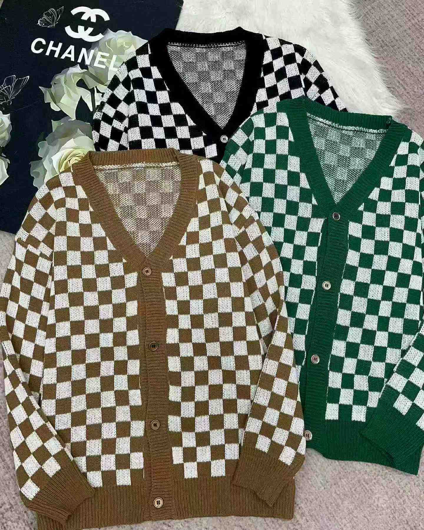 Autumn Winter Retro Checkerboard Loose Couple Cardigan Coat, About 1380 Pieces - Image 4
