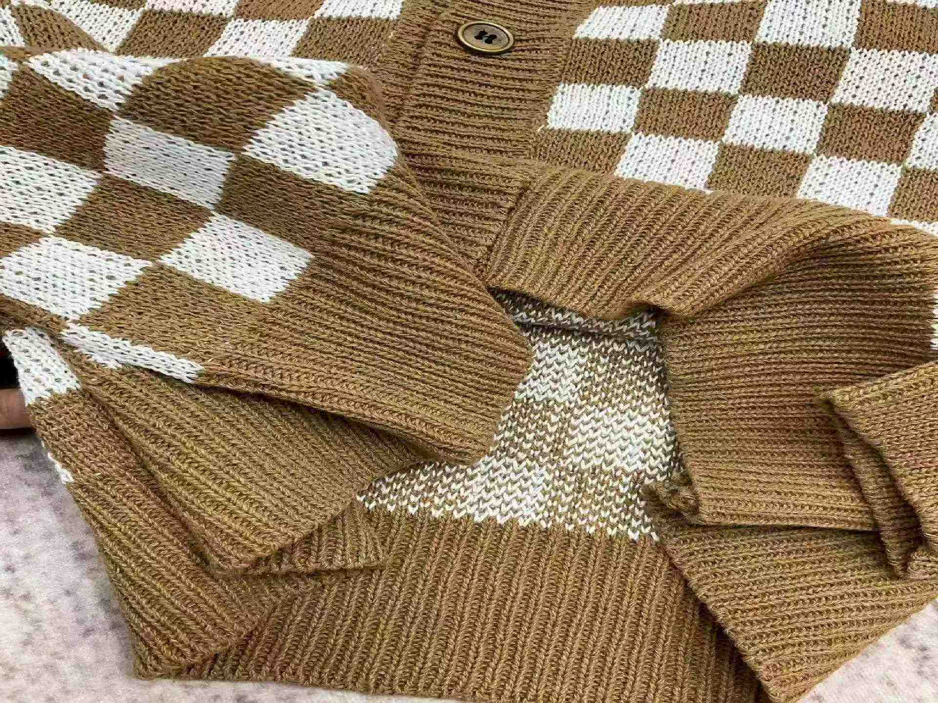 Autumn Winter Retro Checkerboard Loose Couple Cardigan Coat, About 1380 Pieces - Image 9