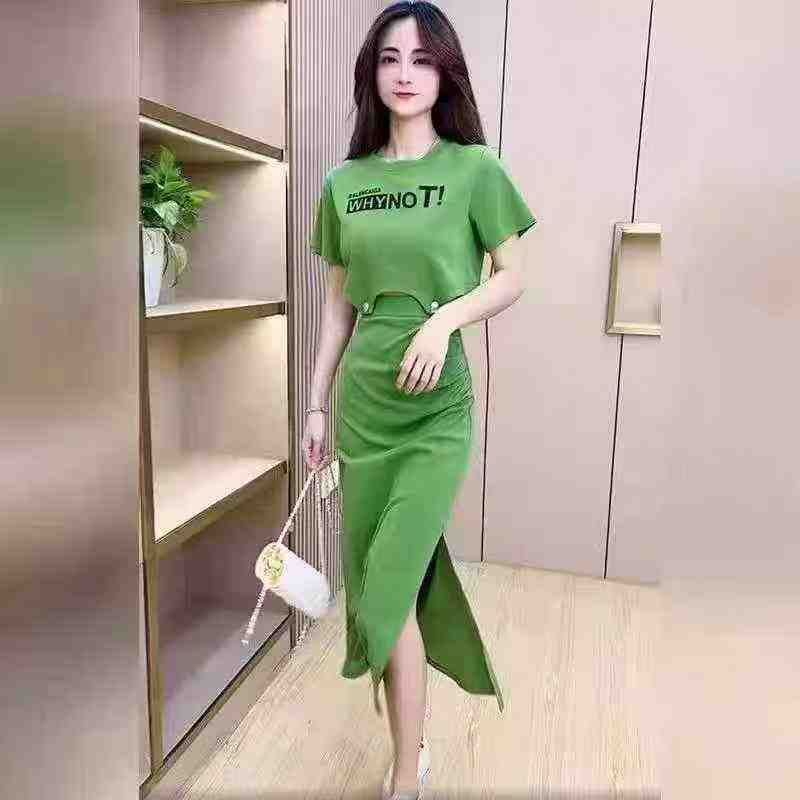 Set Dua Helai Lengan Pendek Leher Bulat Kapas Cetakan Huruf & Rok Belah, Kira-kira 310 Set - Image 1