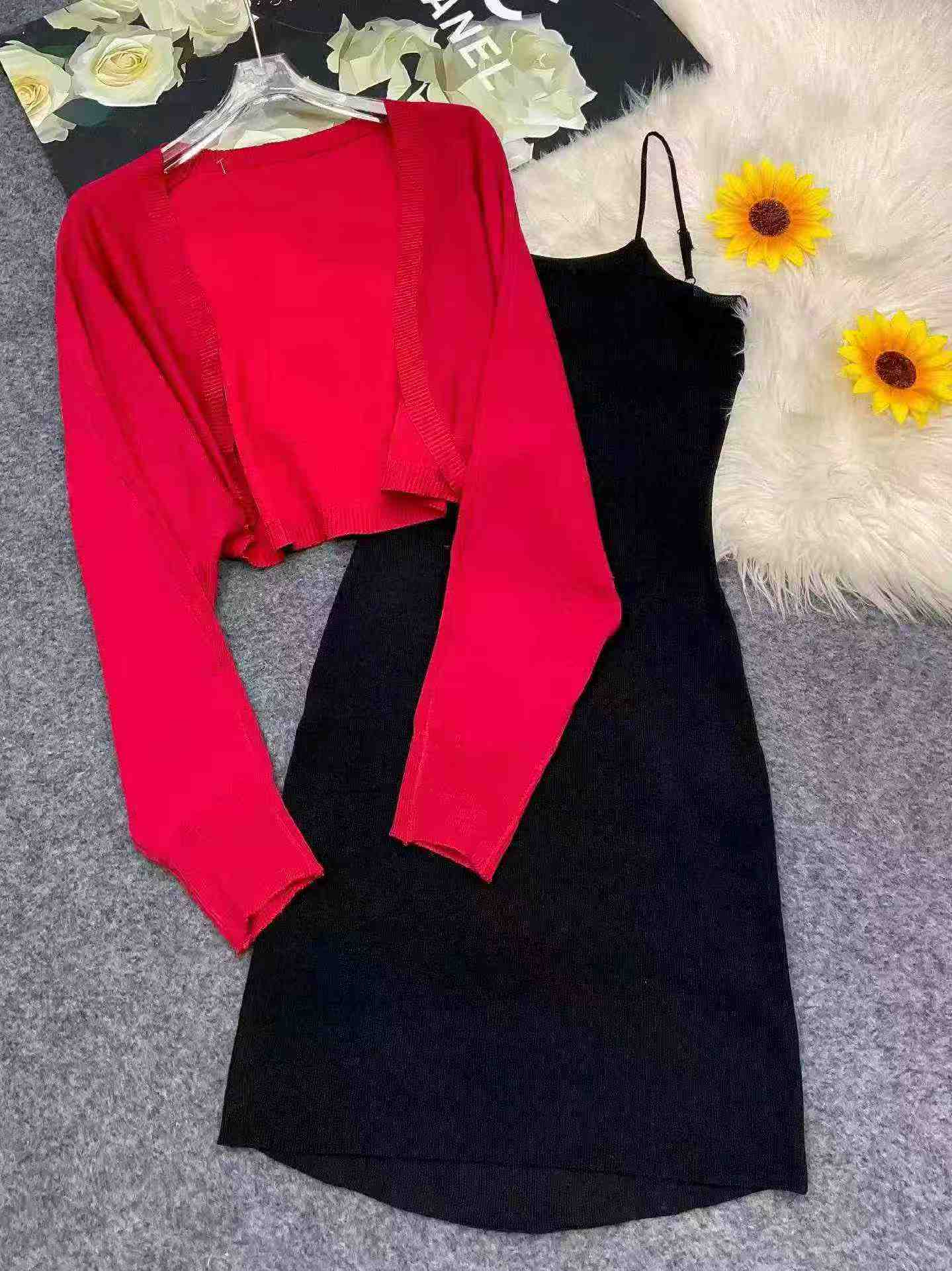 Set 2 Helai Kardigan Rajut Seksi Vintaj + Gaun Slip 220 Set - Image 1