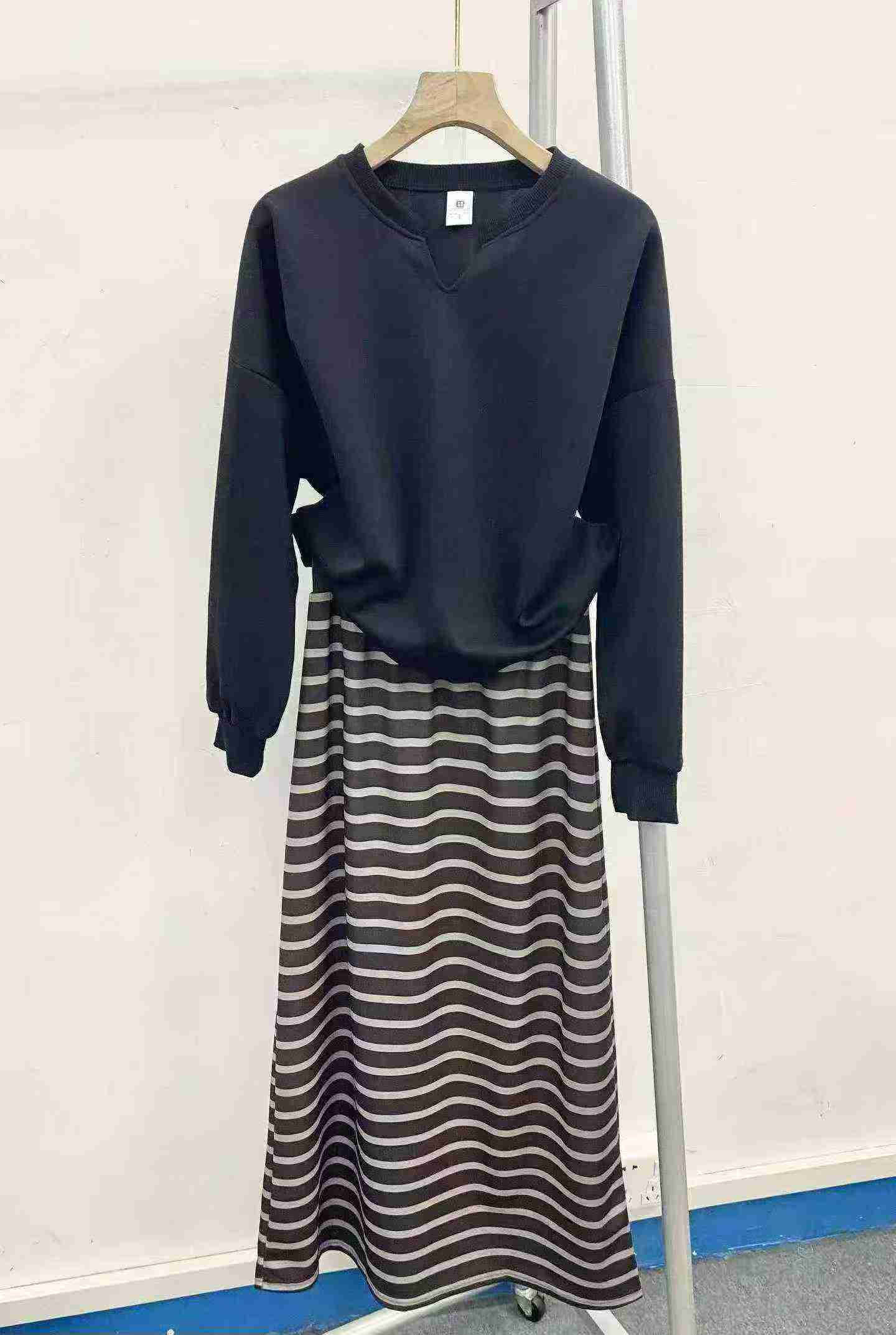 French Lazy Style V-neck Sweatshirt Striped Skirt Two-piece Set, 2153 sets total, MOQ 200 sets - Image 1