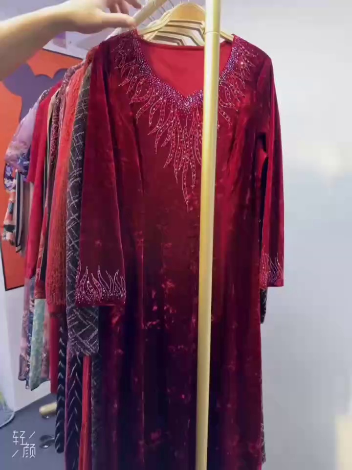 Kira-kira 900 Keping Gaun Formal Panjang Pertengahan Wanita Pelbagai Jenis untuk Ibu Matang - Image 1