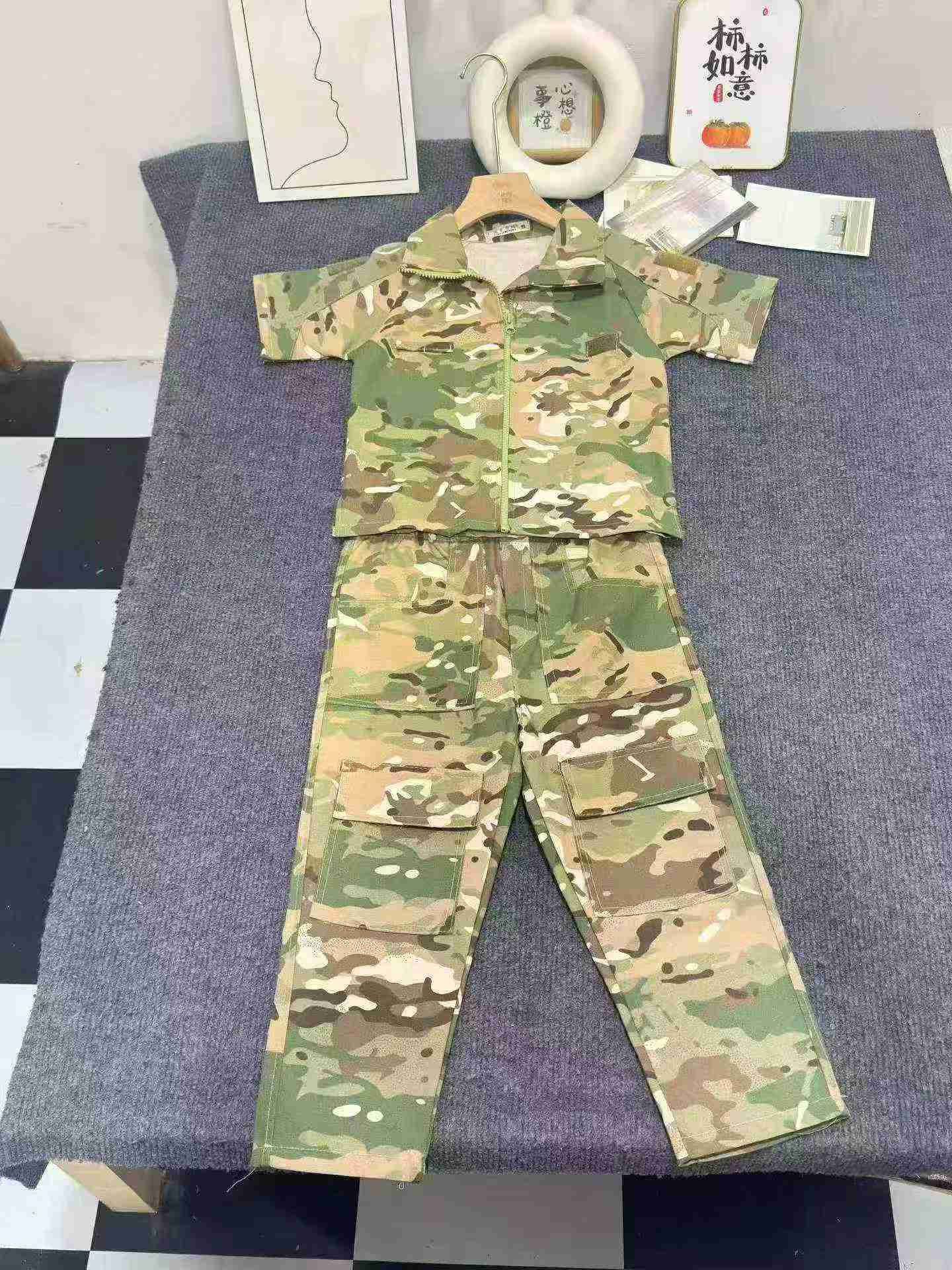 Ensemble à manches courtes camouflage pour enfants, 1340 ensembles - Image 1