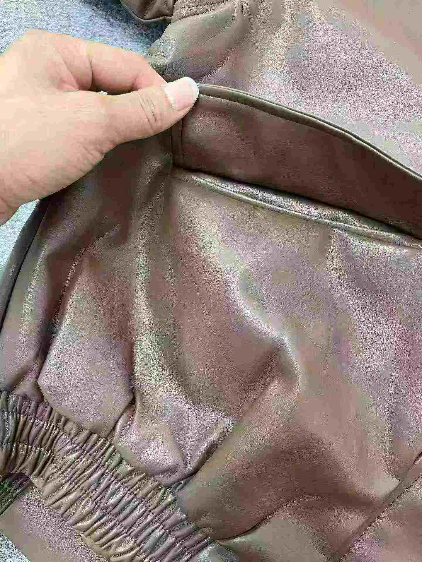 Chaqueta biker corta de cuero PU para mujer, 778 piezas, talla única, colores negro y marrón - Image 1