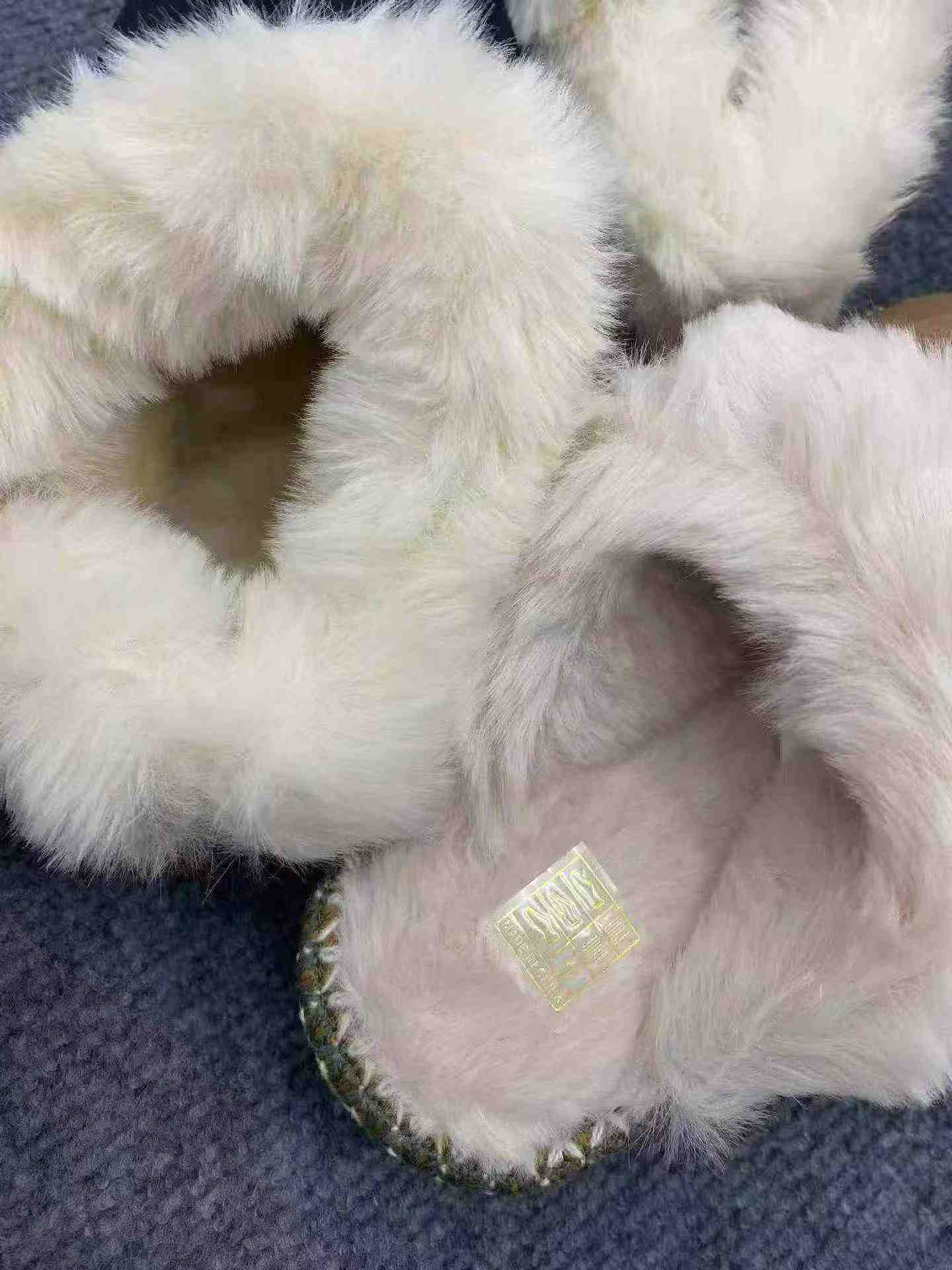 417 Pairs Winter Fleece Thick Sole Snow Boots Size 36-41 - Image 1
