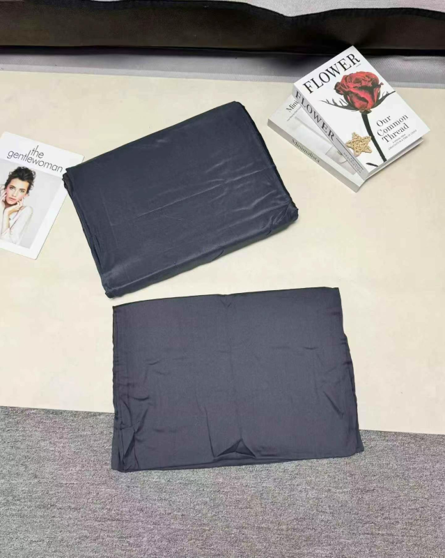 2200 Sets 3-Piece Printed/Solid Bedding Factory Clearance - Image 1