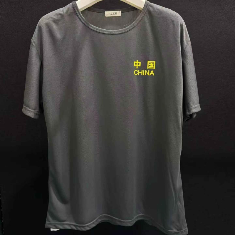 Environ 350 pièces de nouveaux t-shirts pour homme à manches courtes, à imprimé patriotique, en maille à séchage rapide - Image 1