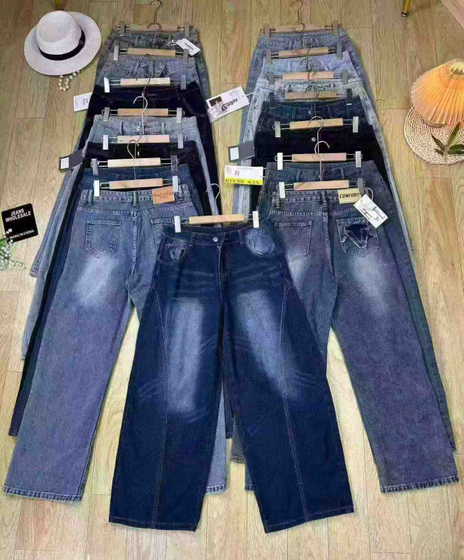Borong 1500 Keping Campuran Seluar Jeans Kaki Lebar Wanita - Image 1