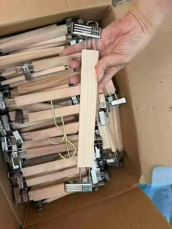Penyangkut Seluar Kayu Pepejal untuk Dewasa, Jumlah 8000 Keping - Image 1