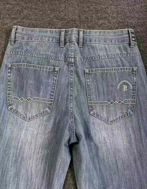 2 Styles Men's Textured Stretch Straight Jeans, Size 29-33, Total 409 Pieces - Image 1