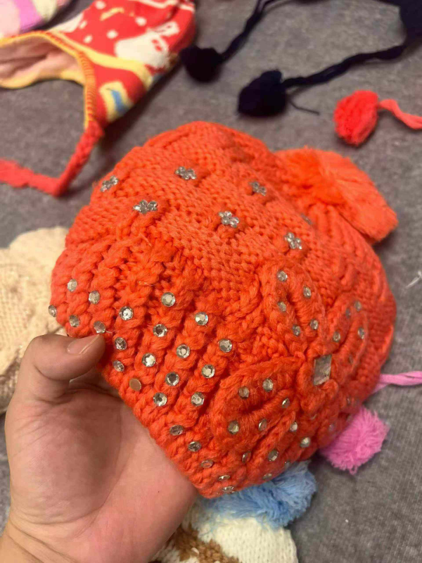 5900 Pcs Knitted Fleece Lined Winter Hats - Image 1
