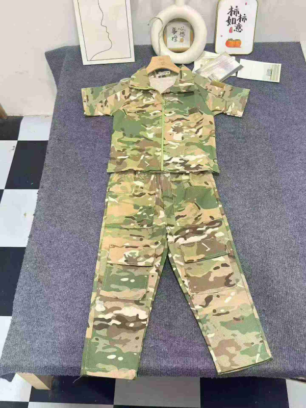 Ensemble à manches courtes camouflage pour enfants, 1340 ensembles - Image 1