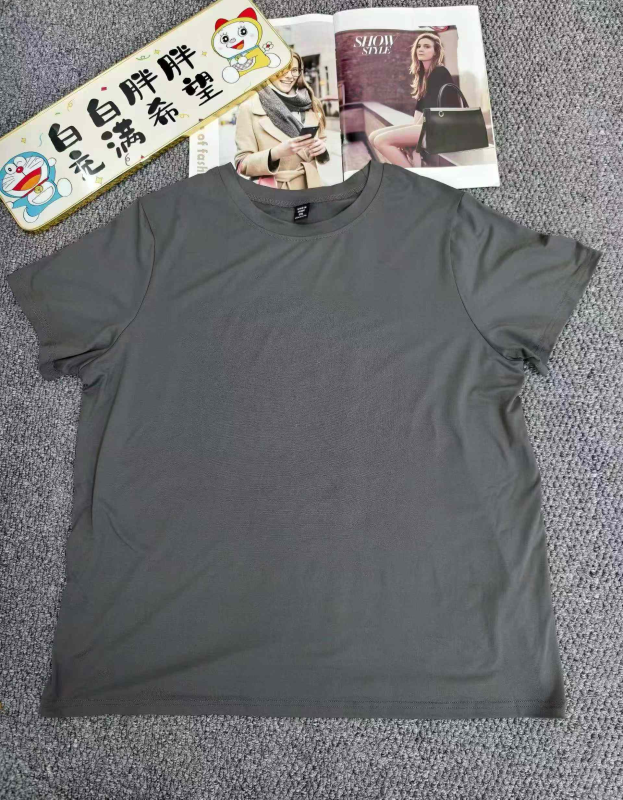 About 4500pcs Unisex Milk Silk Solid Casual Short Sleeve T-Shirts - Image 1