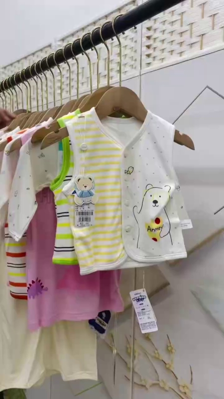 Branded Kids Tops, 2130 Pieces - Image 1