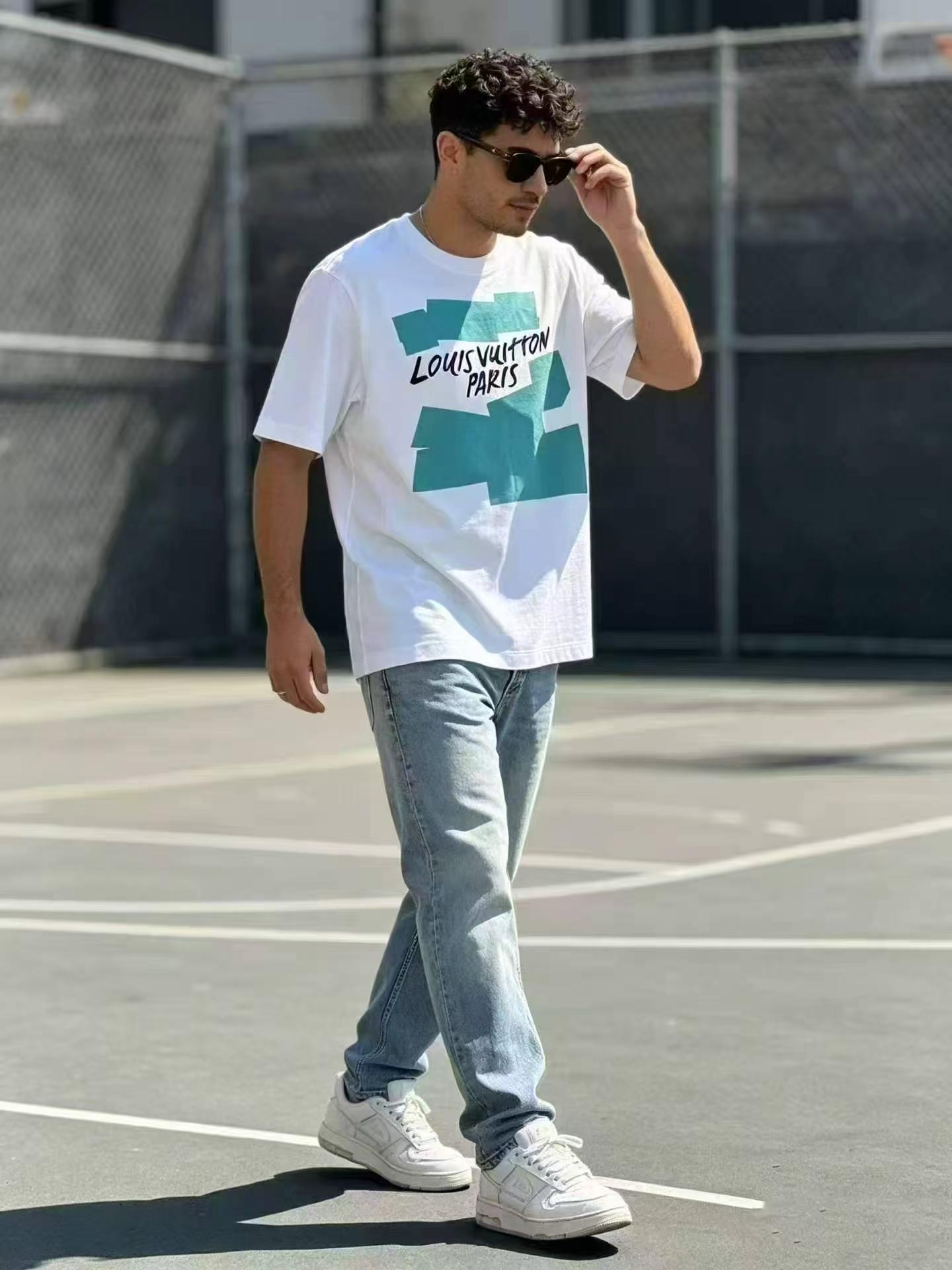 About 220pcs Cotton Trendy Men's Crew Neck Short Sleeve T-shirts - Image 2