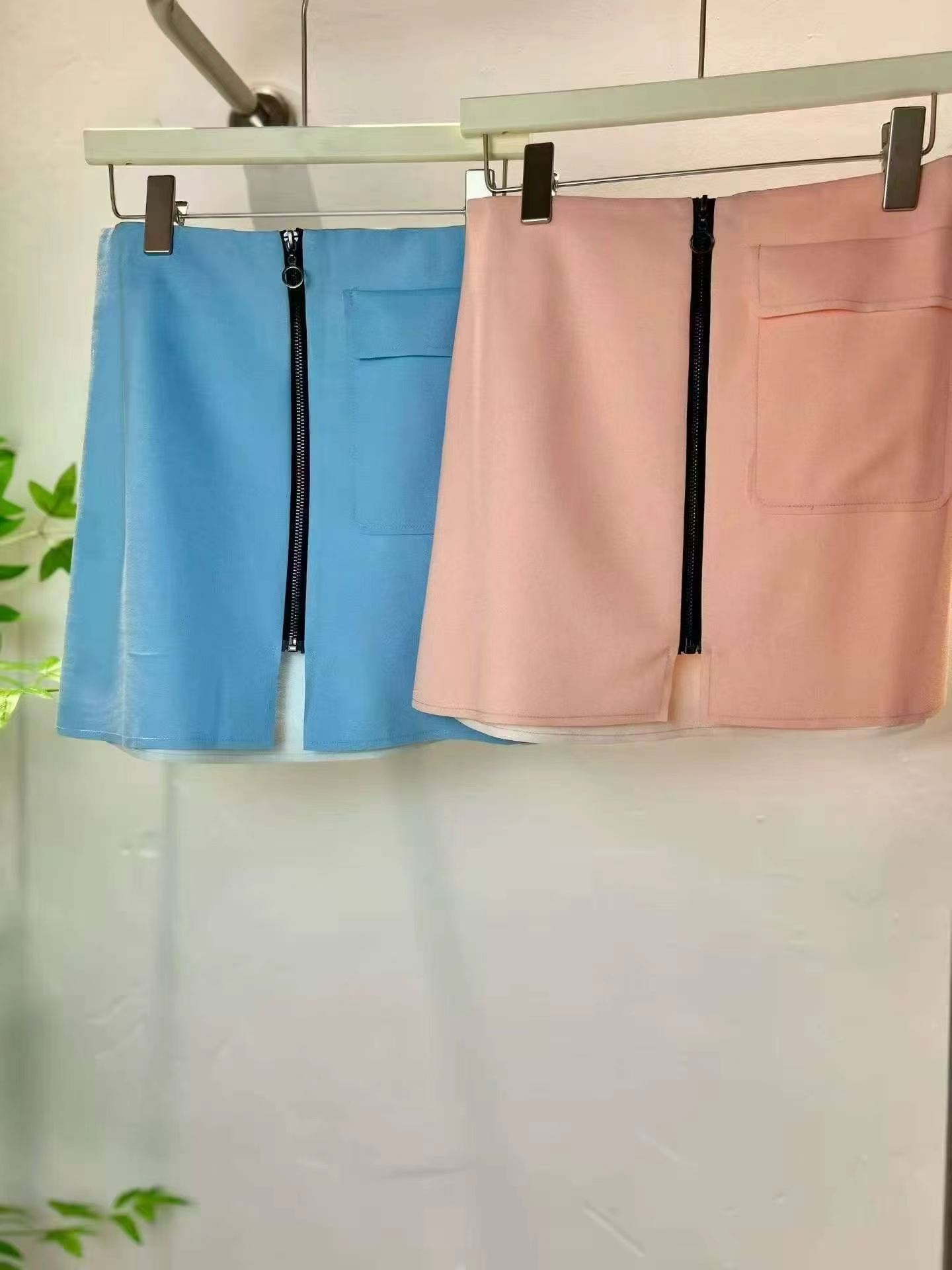 About 260 Pcs Sweet Cool Zipper Fashion Utility A-line Mini Skirt - Image 6