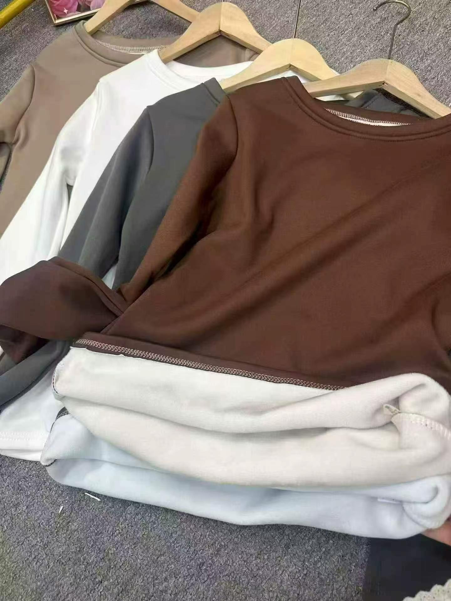 تاپ پایه زنانه آستین بلند یقه گرد تک‌رنگ، زمستانی جدید، پشمی ضخیم و گرم، ۴ رنگ، سایز M تا XL، حدود ۱۳۰۰ عدد، بسته‌بندی تکی - Image 4