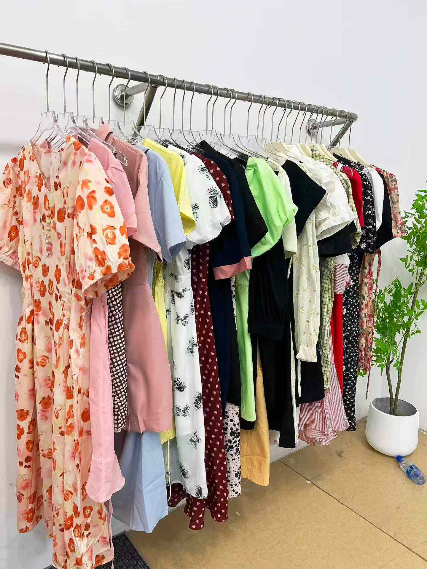 5800 Pieces Beach Style Young Women Dresses Stock Clearance - Image 9