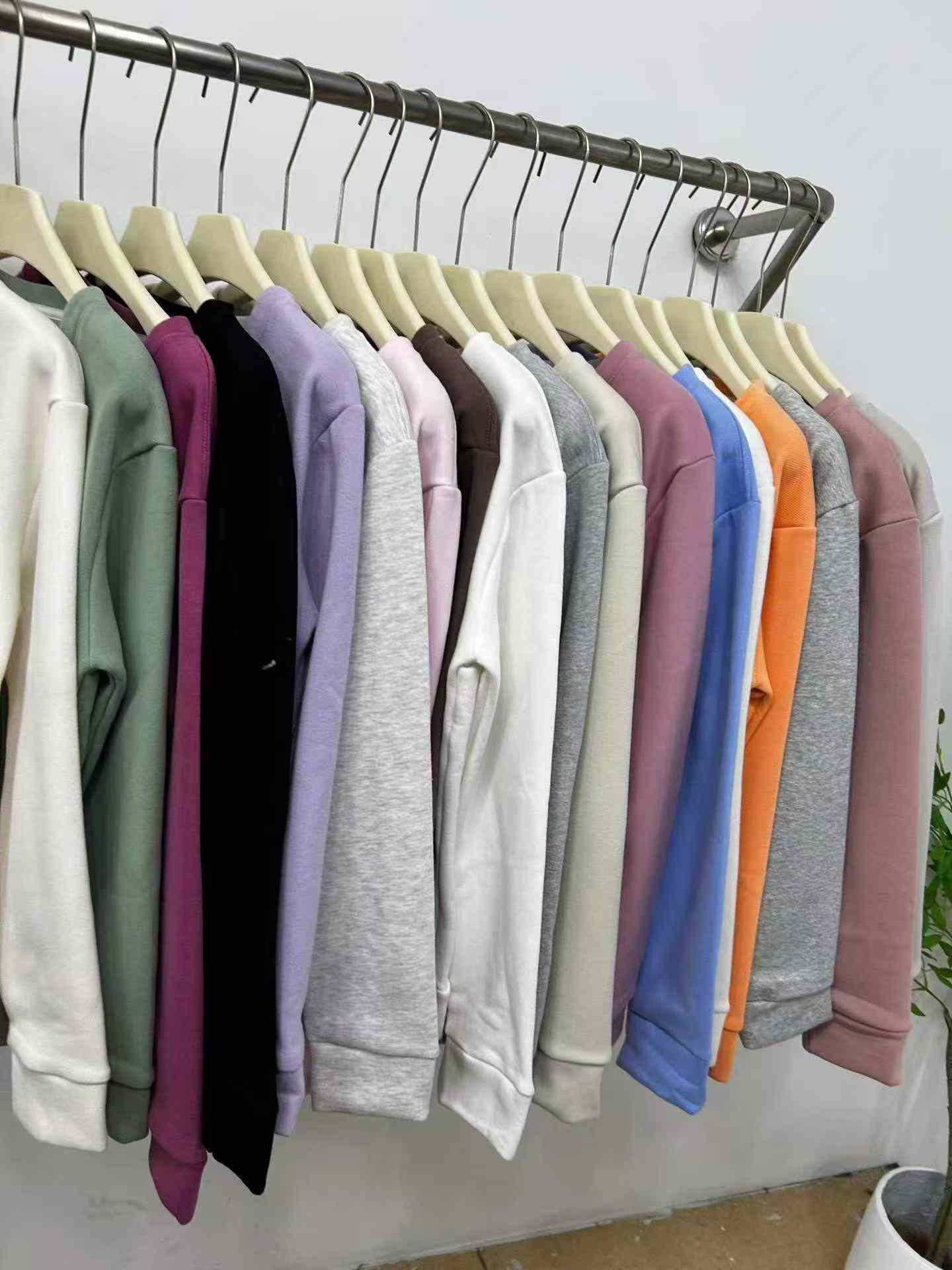 2000PCS Women's Korean Style Cotton Fleece Lined Crew Neck Sweatshirts - Image 4