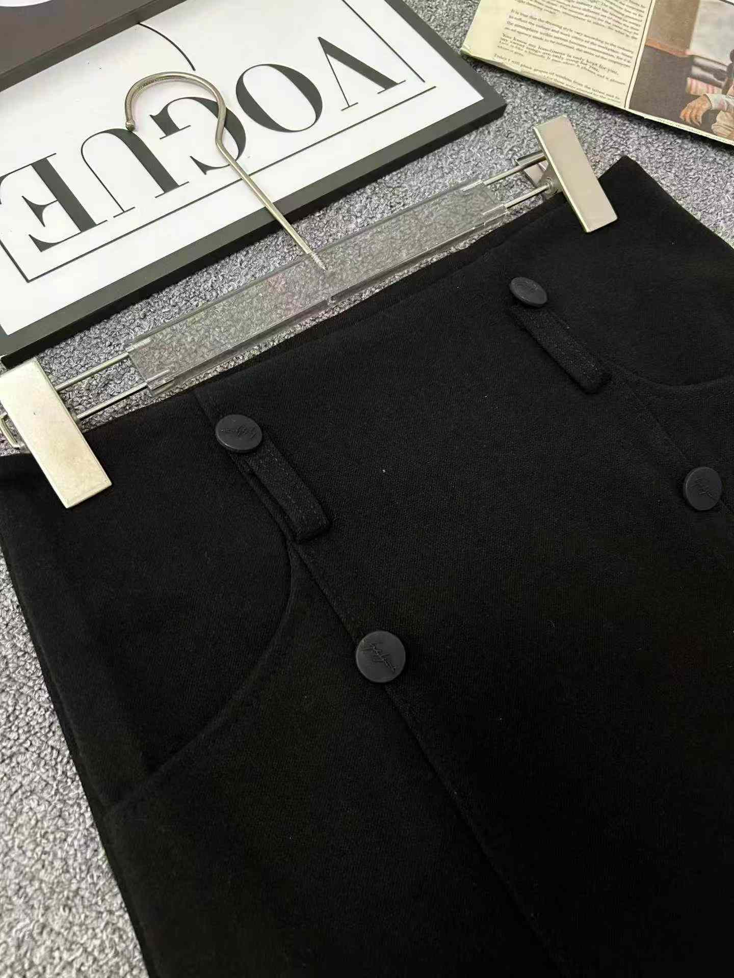 Saia Lápis Midi Evasê Cintura Alta Preta de Lã Outono Inverno 300PCS Liquidação Total - Image 7