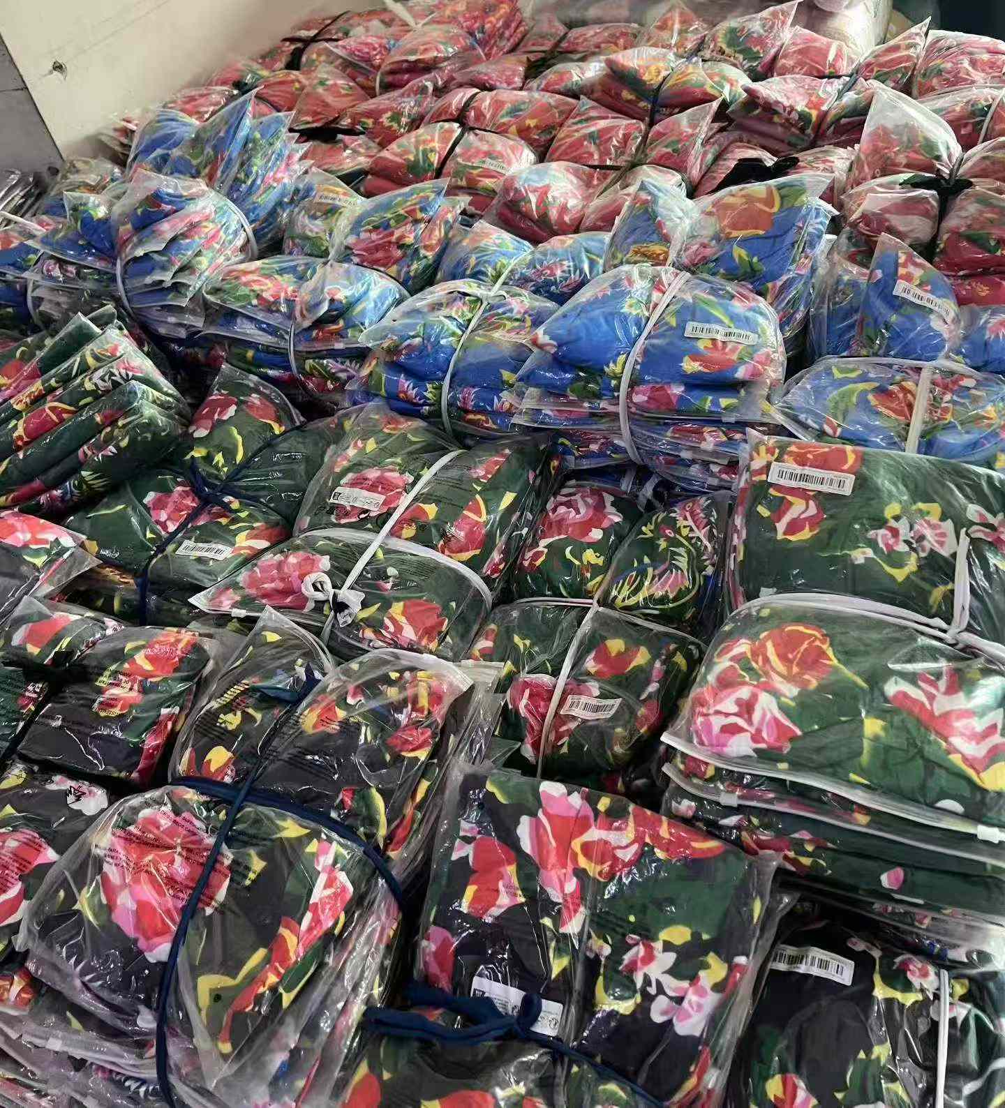 2200 قطعة بذلات نسائية بمقاس كبير بنمط عرقي مزهر من منطقة الشمال الشرقي - Image 8